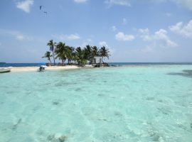 Snorkeling at Silk Cayes – Placencia, Belize silk caye belize