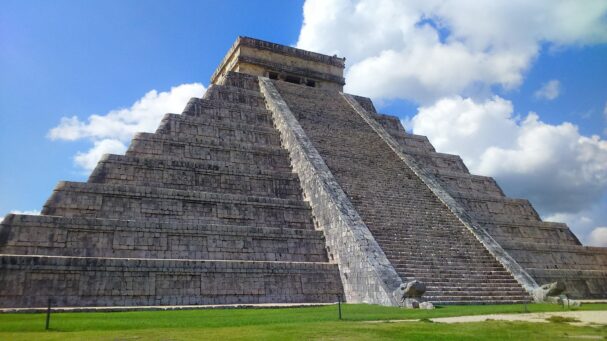 Chichen Itza crowds